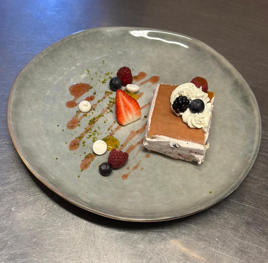 Onnens Hotel Restaurant Bellevue מראה חיצוני תמונה